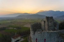 Castillo de Toppo durante la puesta del sol - foto de stock