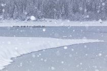 Lago Fusine no tempo de inverno — Fotografia de Stock
