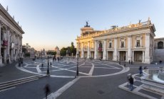 Piazza del Campidoglio con i turisti — Foto stock