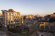 Coucher de soleil sur les Forums Romains — Photo de stock