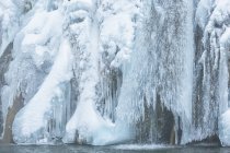 Paisagem congelada em Plitvice Lakes — Fotografia de Stock