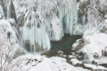 Zugefrorene Seen und Wasserfälle — Stockfoto