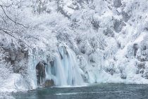 Lacs et cascades gelés — Photo de stock