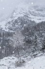 Montañas de Dolomitas durante el invierno - foto de stock
