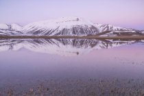 Disgelo sul lago di Pian Grande — Foto stock