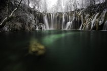 Водоспади в національному парку Плівіце. — стокове фото