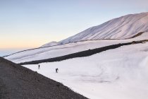 Фотографы на горе Этна — стоковое фото