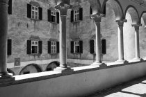 Inner courtyard of Thun Castle — Stock Photo