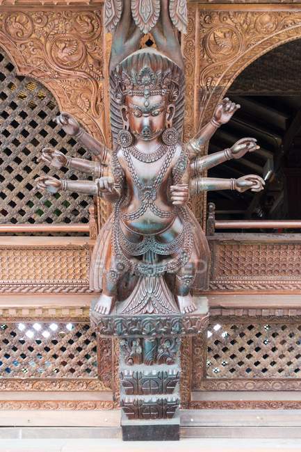 Estatua Shiva en el pabellón de Nepal - foto de stock