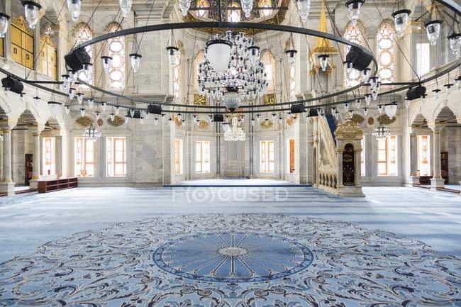 Внутренние украшения мечети Нуруосмание — стоковое фото