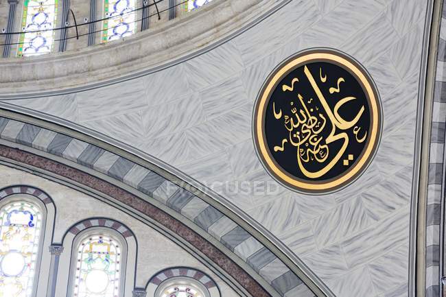 Decoraciones interiores de la mezquita Nuruosmaniye - foto de stock
