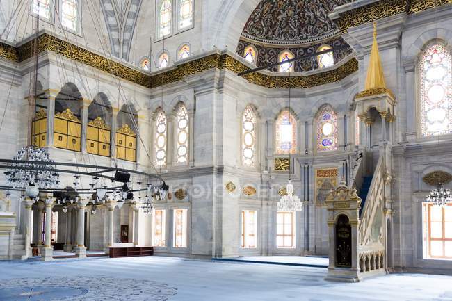Interior decorations of Nuruosmaniye mosque — Stock Photo
