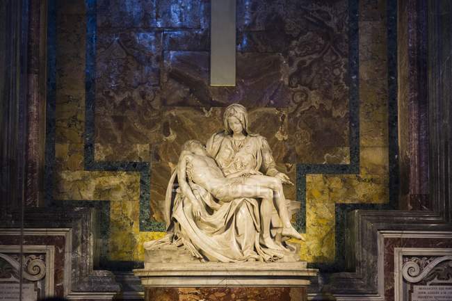 Ватикан Pieta за Мікеланджело Буонарроті — стокове фото