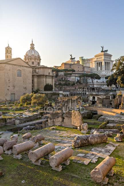 Ruínas dos fóruns romanos — Fotografia de Stock