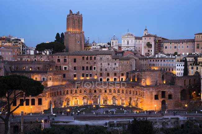 Traiano Forum rovine alla sera — Foto stock