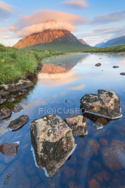 Buachaille mountain during first hour of morning — Stock Photo