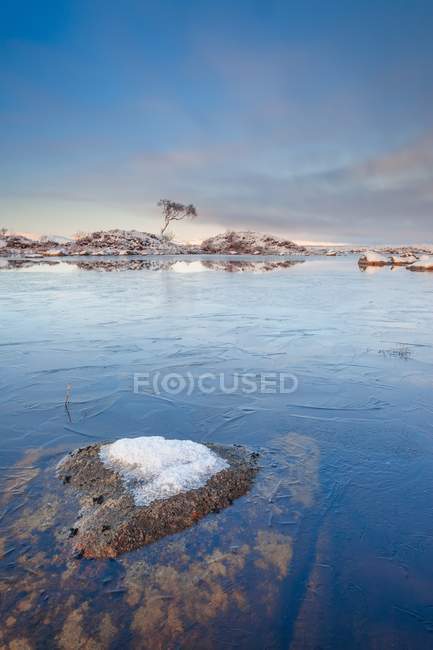 Lago di Loch na h-Achlaise congelato — Foto stock