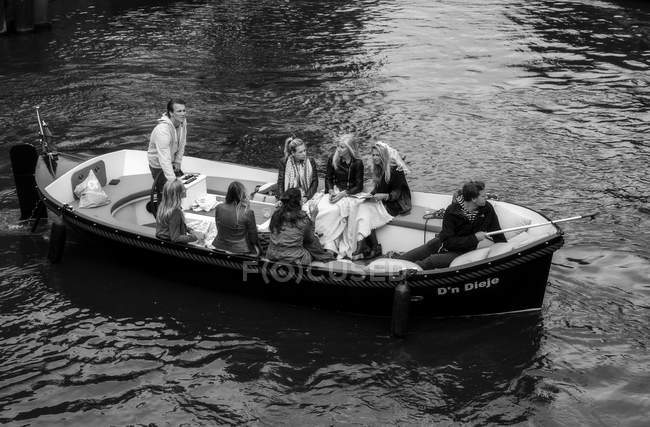 Amsterdam, Holland - June 18, 2016: It's saturday and the dutch youth make a party along the Amsterdam canals. — Stock Photo