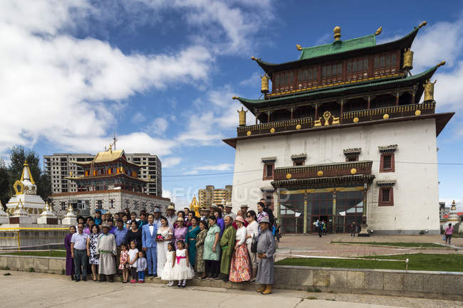 Gruppenfoto während der mongolischen Hochzeit — Stockfoto