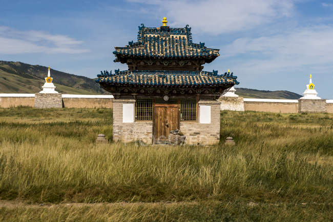Temple à l'intérieur du monastère Erdene Zuu — Photo de stock