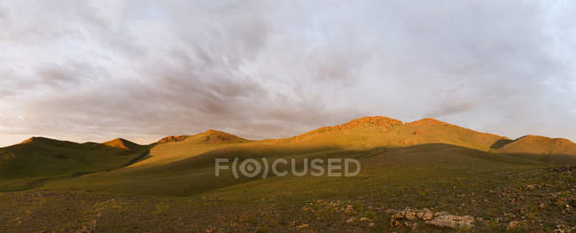 Схід сонця в Монгольській степ — стокове фото