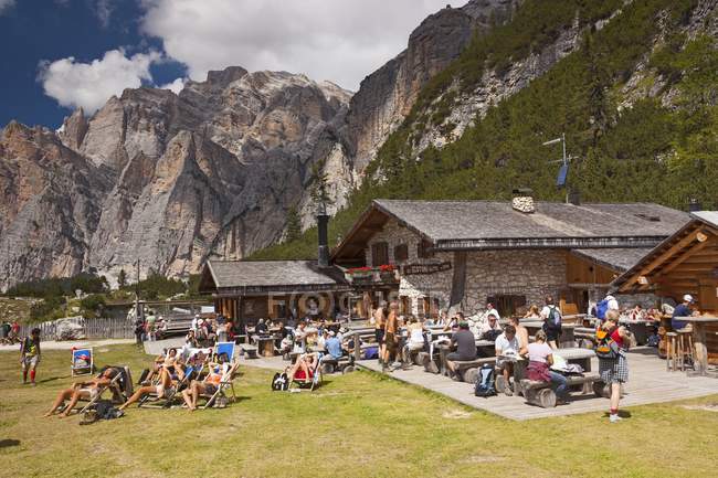 Tourists and hikers are resting at Scotoni hut — Stock Photo