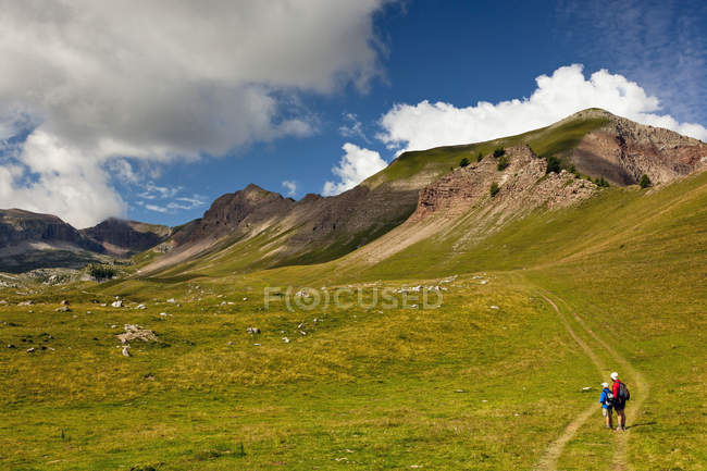 Dolomitas de las montañas Brenta durante el día - foto de stock
