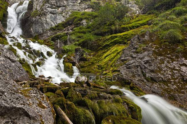 Spektakuläre Vallesinella-Wasserfälle — Stockfoto