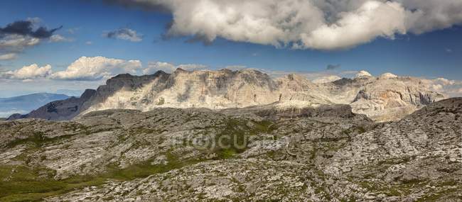 Доломітові Альпи Брента Гор на денний час — стокове фото