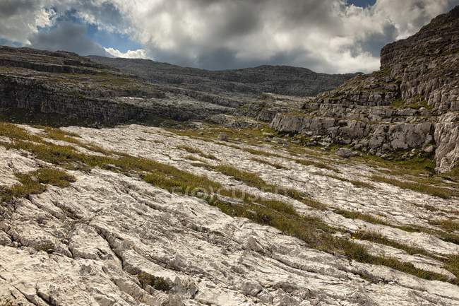 Скельні утворення на Доломіти Брента — стокове фото