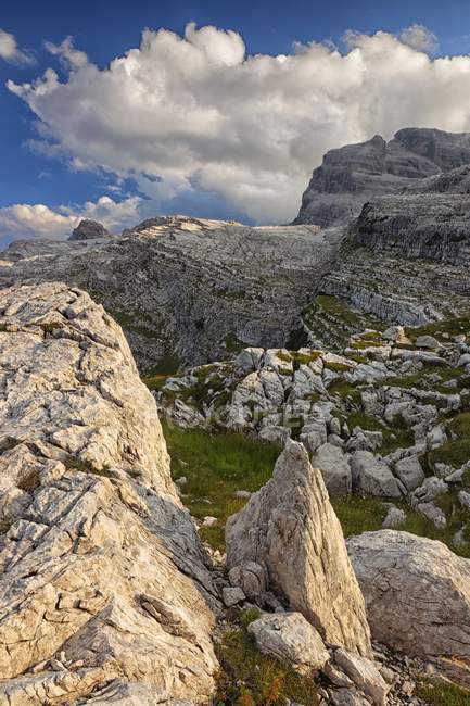 Скелясті вершини гори Доломіти Брента — стокове фото
