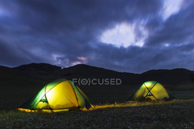 Tourist tents under mongolian stars — Stock Photo
