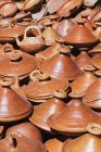 Земляные таджиновые тарелки — стоковое фото