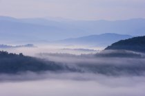 Grandi montagne fumose — Foto stock