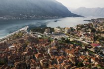 Fiordo di Kotor e la città vecchia — Foto stock