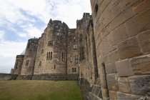 Castello di Alnwick rovinato — Foto stock
