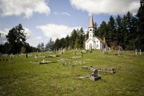 Piccola Chiesa e cimitero — Foto stock