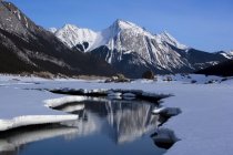 Montain lago e rocce — Foto stock
