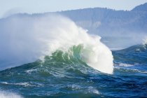 Рухома хвиля і пагорби — стокове фото