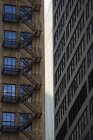 Escape de incendios en edificio de apartamentos - foto de stock