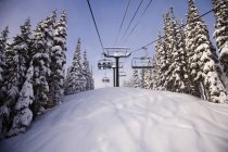 Montanha de teleférico de esqui — Fotografia de Stock