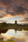 Smailholm башта на озеро води — стокове фото