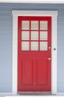 Porta vermelha emoldurada — Fotografia de Stock