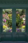 Porta para o jardim interior — Fotografia de Stock