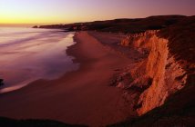 Coastline And Beach At Sunset — Stock Photo