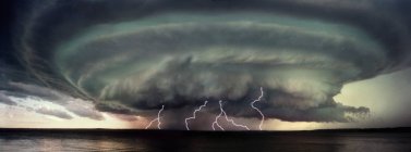 Tempestade severa no céu — Fotografia de Stock