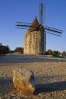 Einzigartige Windmühle, Fontvielle — Stockfoto