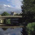Fluss nore und kilkenny Burg — Stockfoto