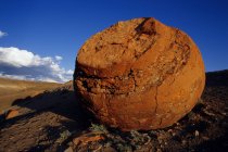 Großer roter Felsbrocken — Stockfoto