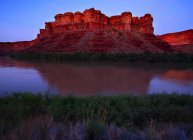 Закат над красными скалами — стоковое фото